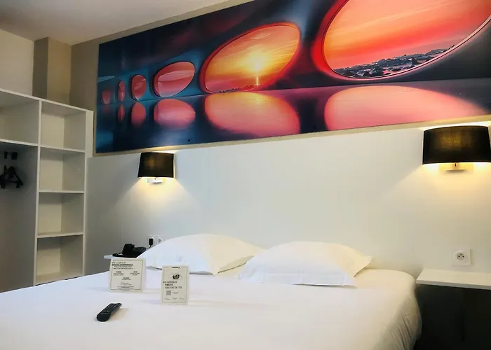 Hotel The Originals Bernay Acropole