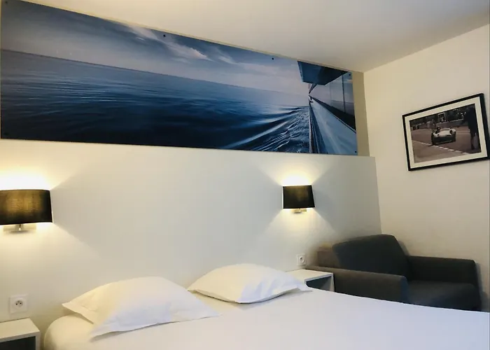Hotel The Originals Bernay Acropole