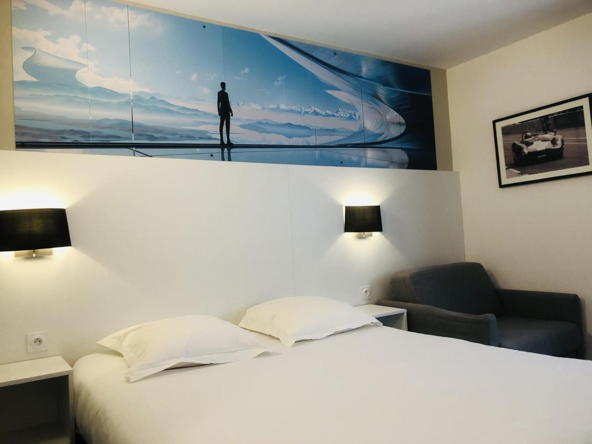 Hotel The Originals Bernay Acropole 3*