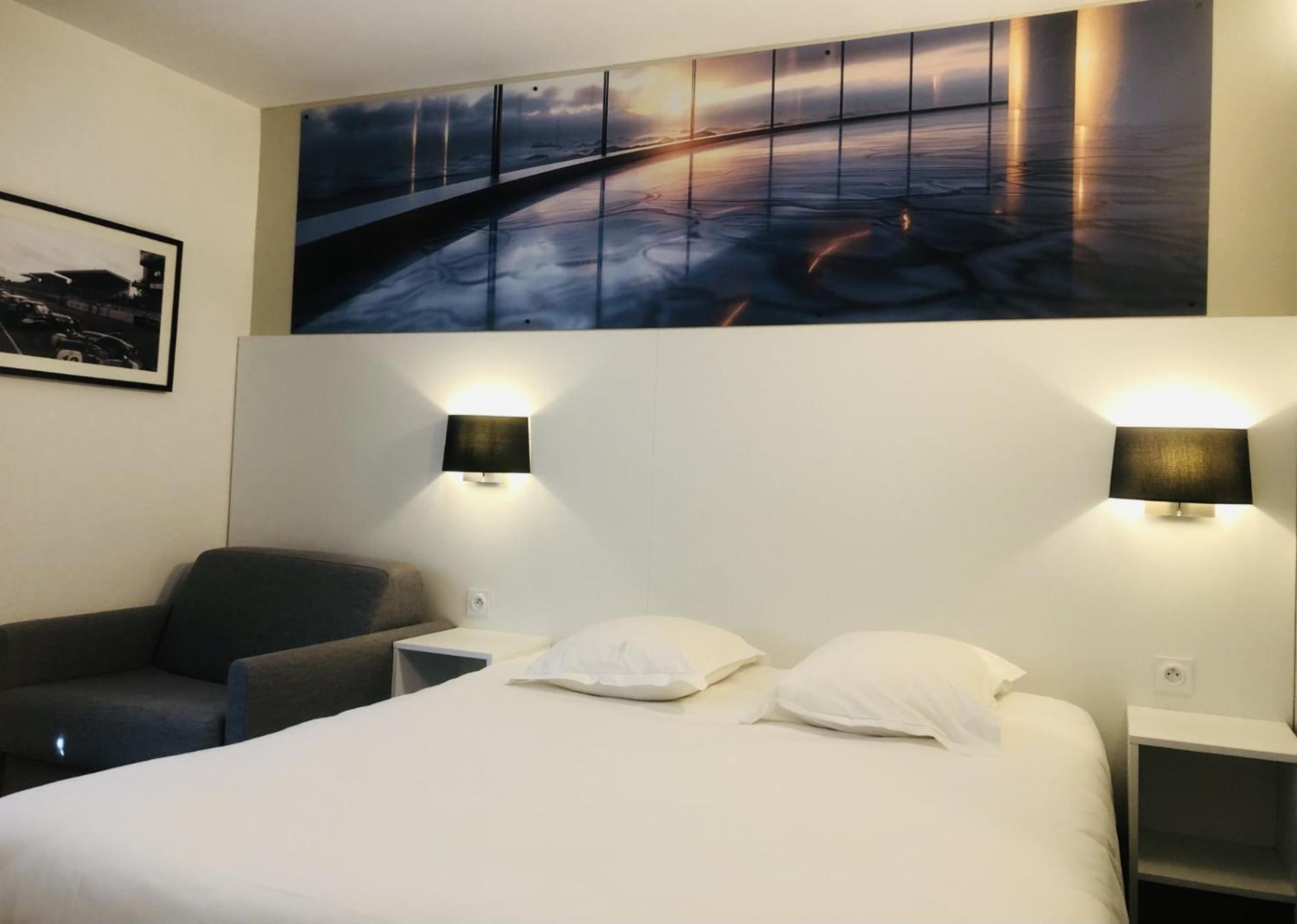 Hotel The Originals Bernay Acropole